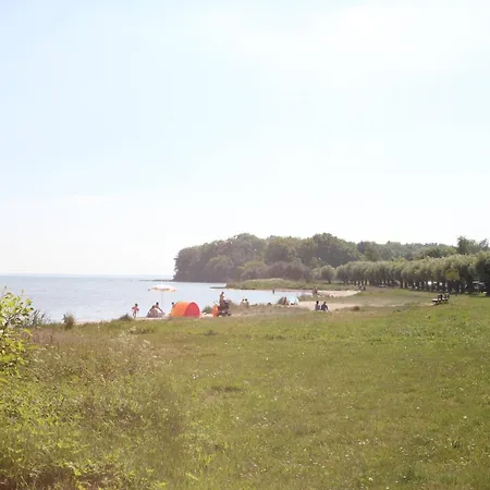 Holiday home Bienenhuus - Idyllische Lage Mit Garten Putbus